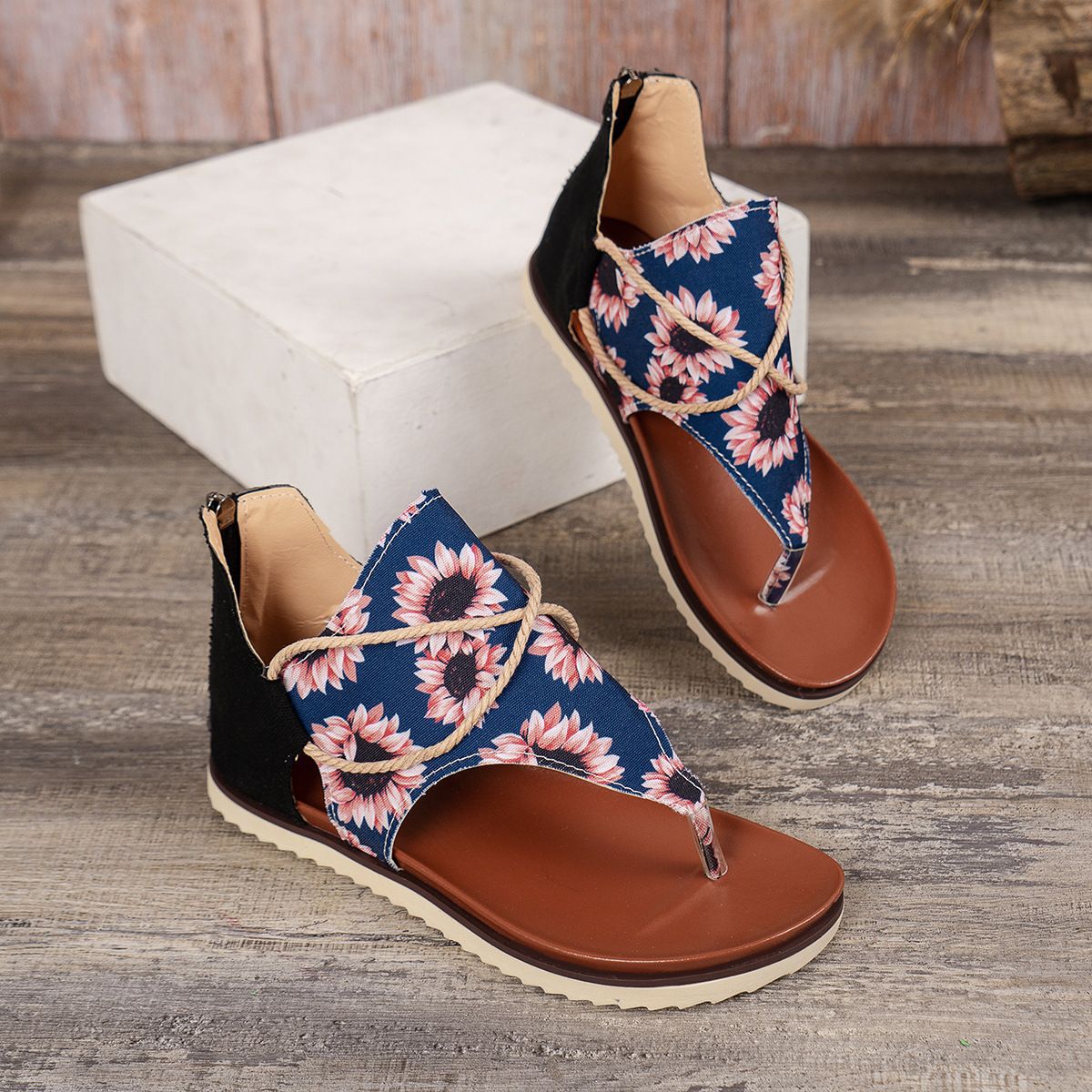 Women's Flip-toe Printed Flat Sandals With Back Zipper